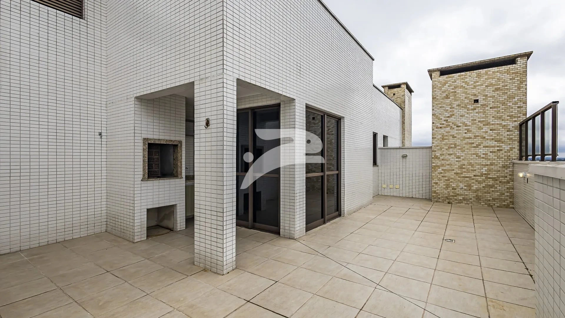 Top-floor apartment with 2 bedrooms and private terrace — photo 25