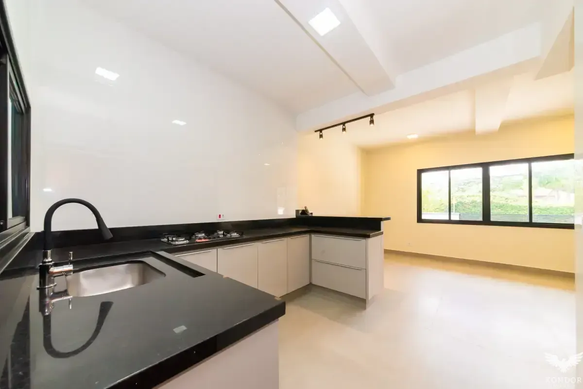 Two-story house with 230 m², 3 bedrooms and 4 baths — photo 28