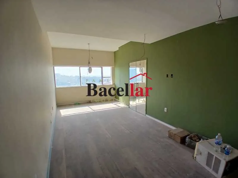 Apartamento de 1 quarto com janelas do piso ao teto, Centro — photo 9