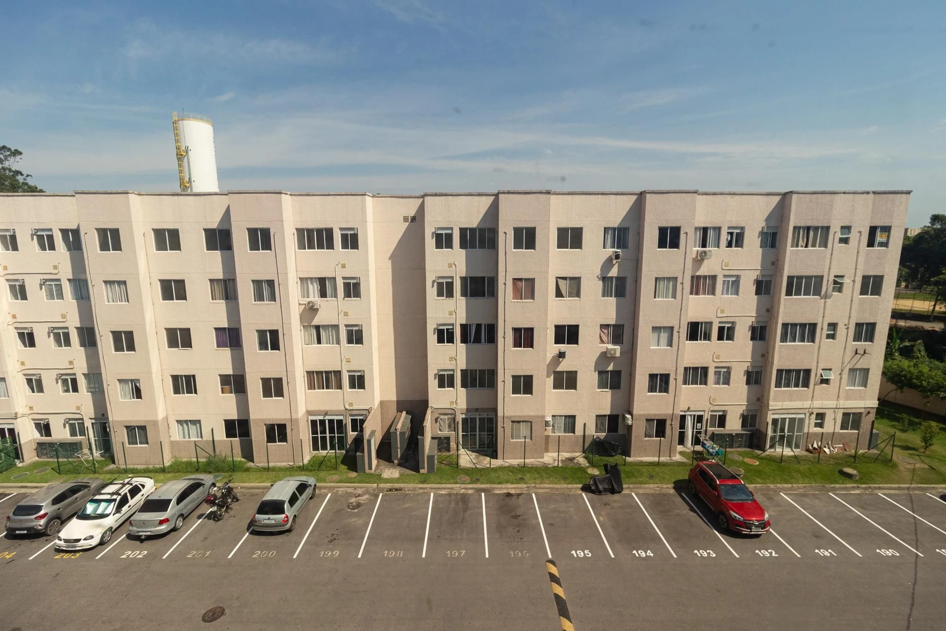 2-bedroom apartment with shared outdoor pool — photo 17