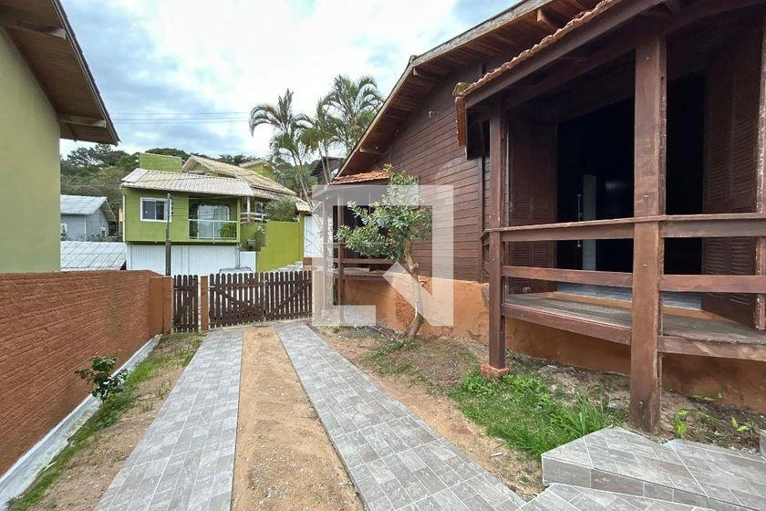 Balcony with a grill in a 3-bedroom house, 100 m² — photo 31