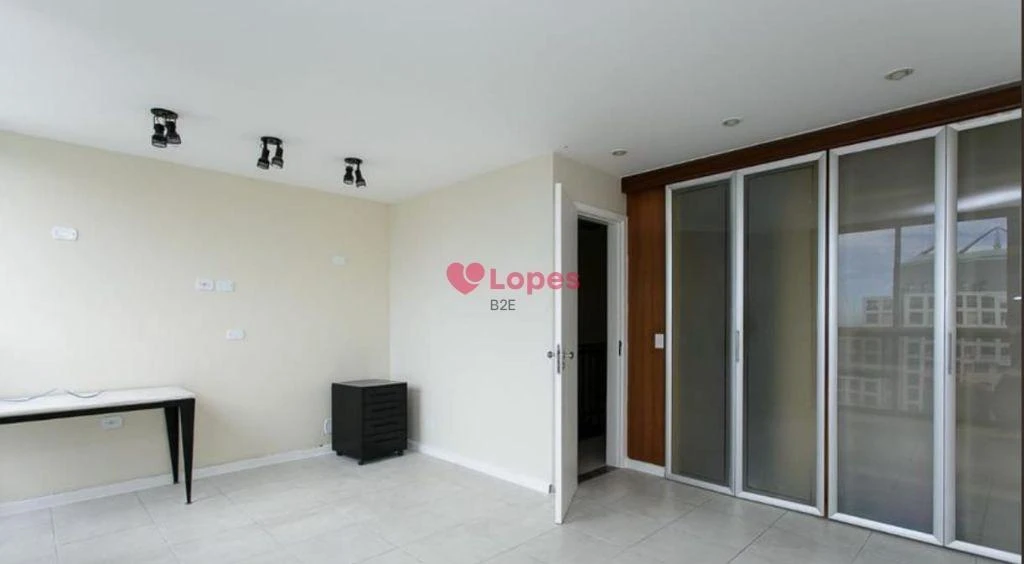 Duplex penthouse with 3 en-suite bedrooms and glass balcony — photo 48
