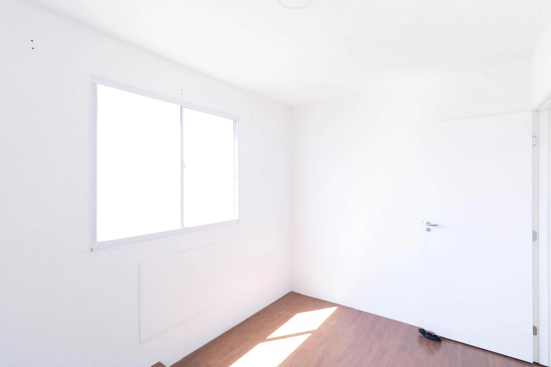 Unfurnished 2-bedroom apartment with wood floors — photo 26