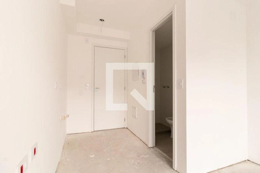 One-bedroom apartment in a building with a gym — photo 25