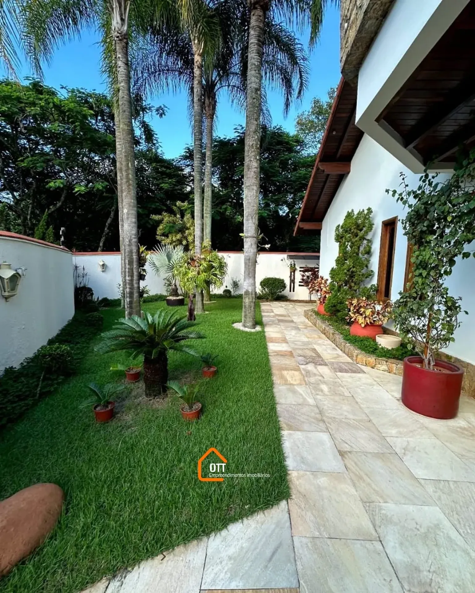 Casa com varanda e churrasqueira 5 quartos e 5 banheiros — photo 49
