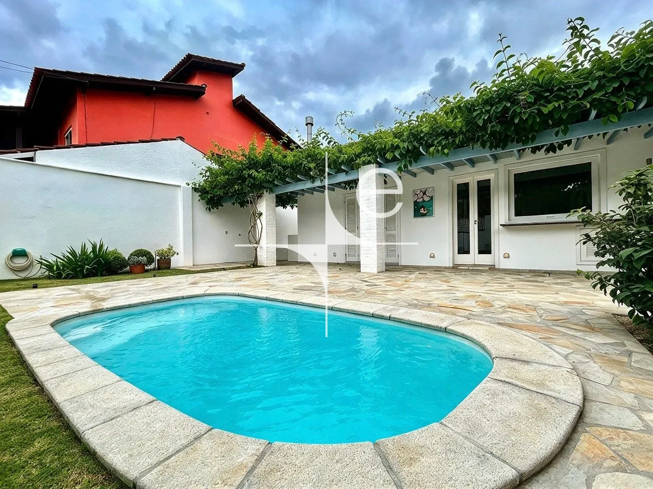 Water view in a 3-bedroom house, 220 m² — photo 11