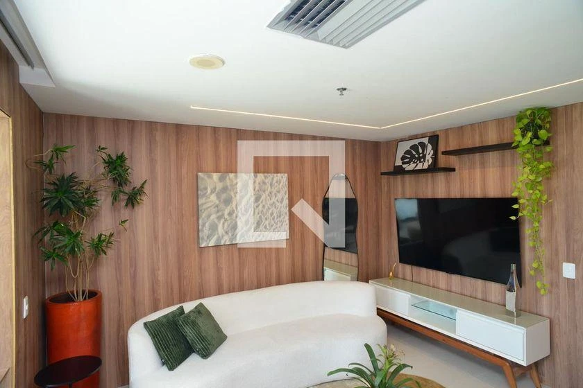 Furnished 1-bedroom apartment with glass-enclosed balcony — photo 14