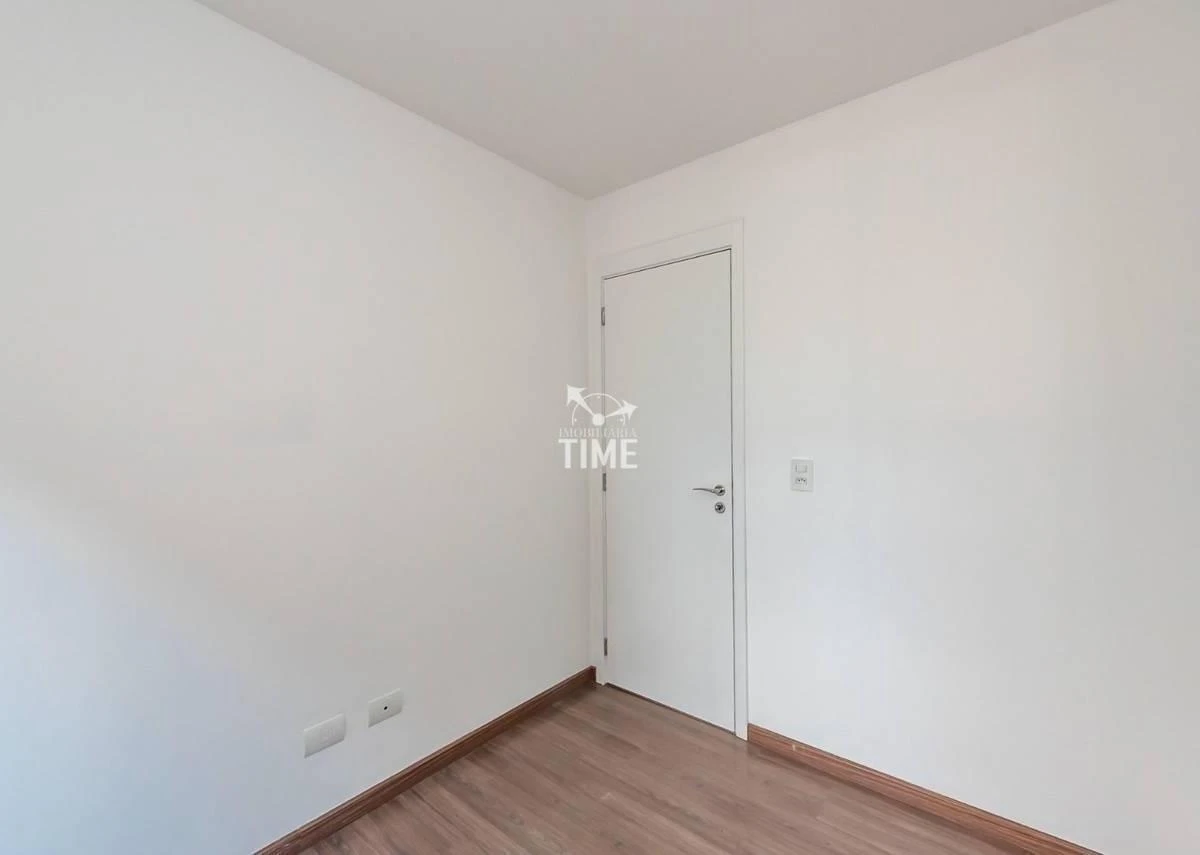 Wood or laminate floors in a 3-bedroom apartment, 69 m² — photo 36
