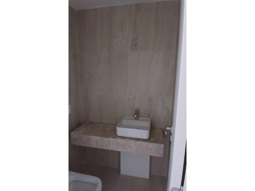 Unfurnished 3-bedroom apartment with 5 bathrooms — photo 21
