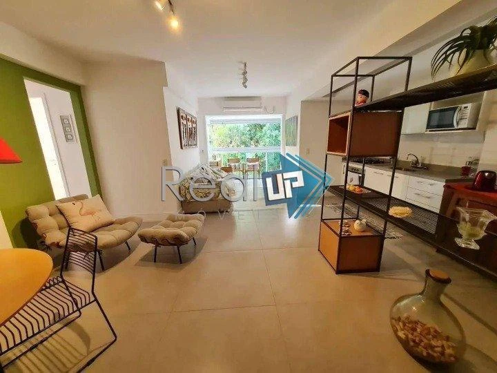 Furnished apartment, 74 m², with a glass-enclosed balcony — photo 7