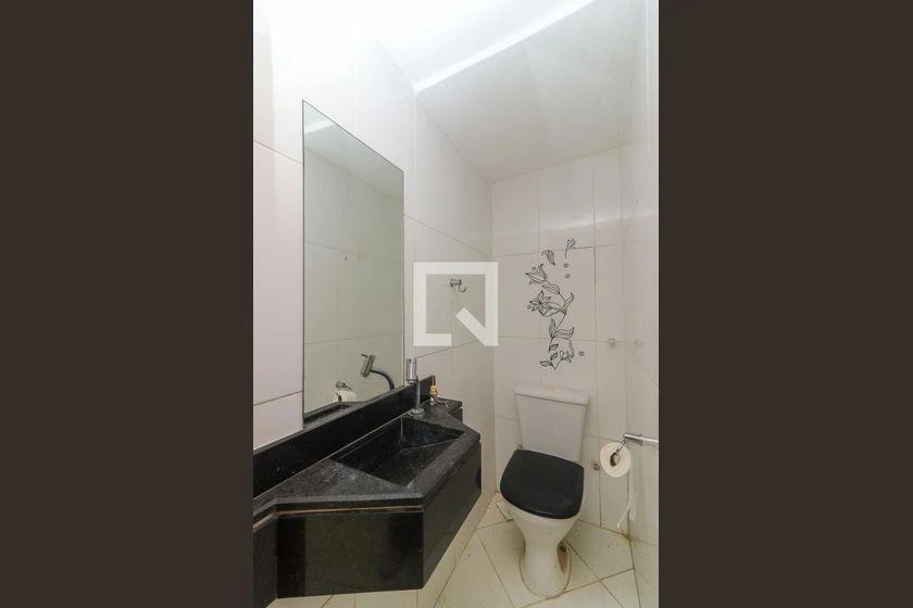 Balcony with a grill in a 2-bedroom house, 125 m² — photo 5