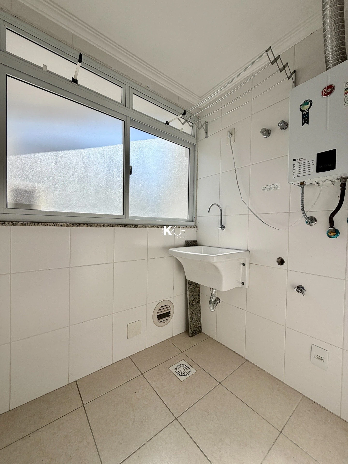 2-bedroom apartment in a building with a sauna — photo 9