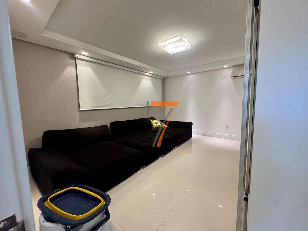 Furnished house with 8 bedrooms and 11 bathrooms — photo 36