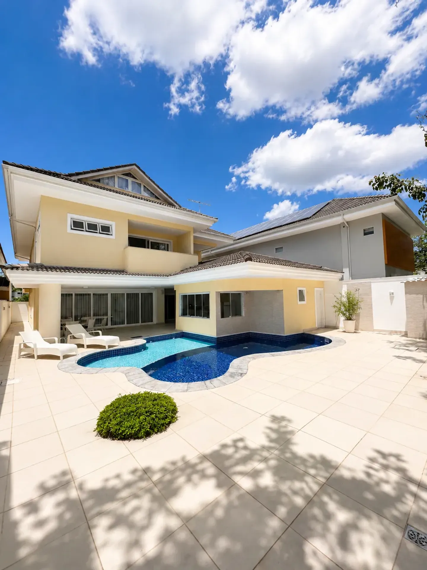 Furnished house with 4 bedrooms and 4 bathrooms — photo 26