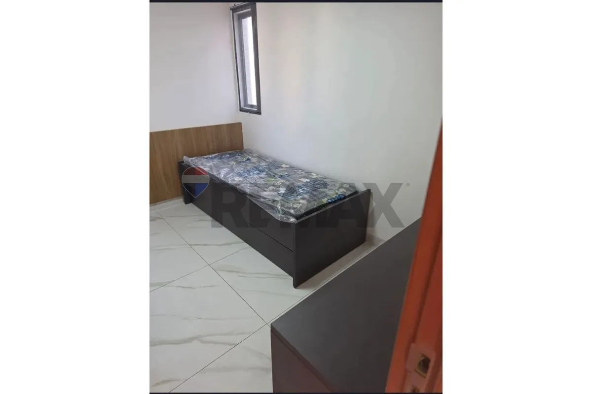 Квартира з 2 спальнями, у будинку є басейн — photo 16
