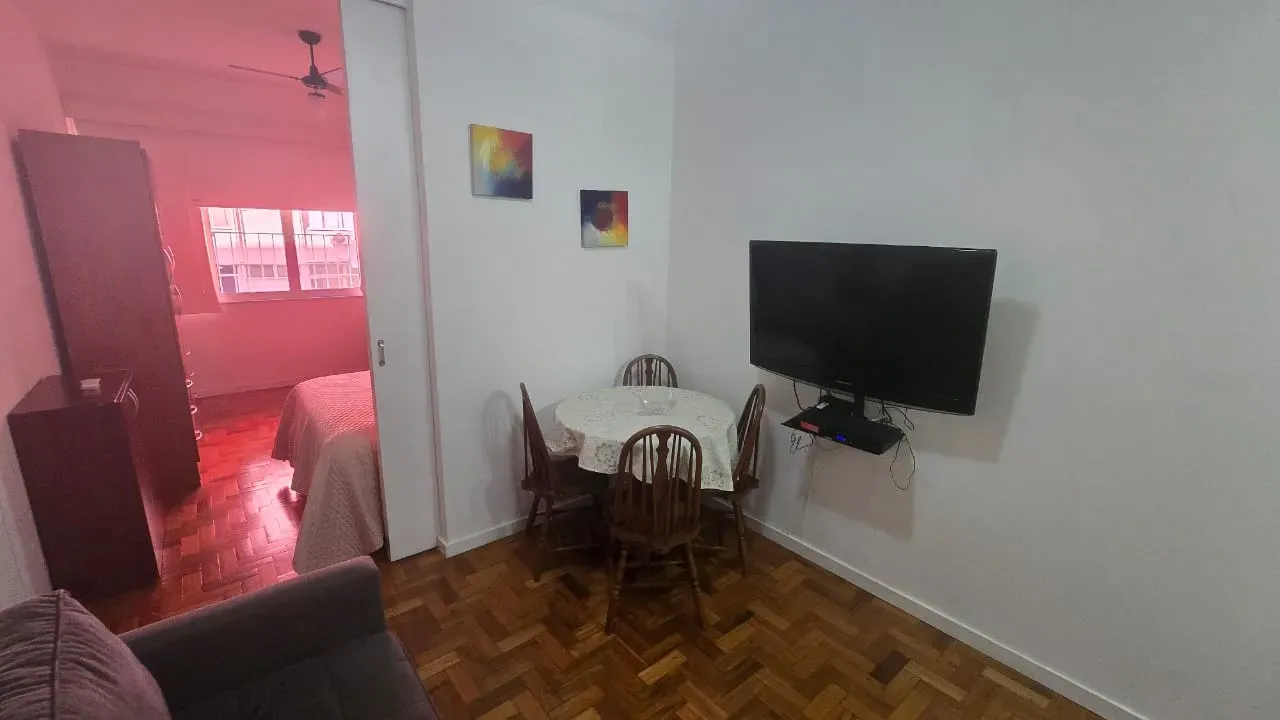 One-bedroom apartment with wood or laminate floors — photo 24