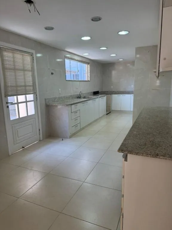 House with 5 bedrooms and 4 bathrooms plus open pool — photo 25