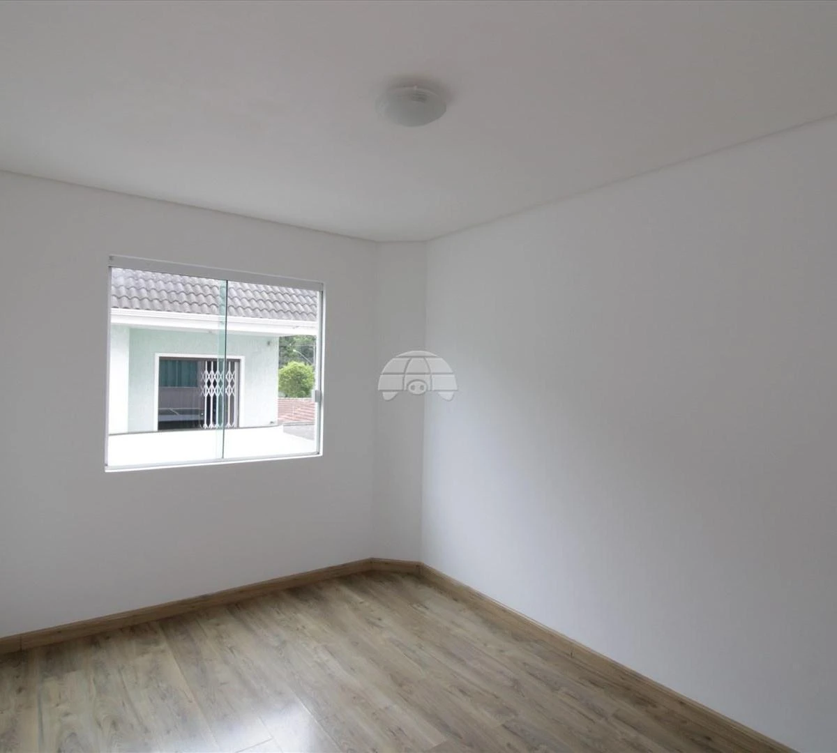3-bedroom house with a bathtub in Curitiba — photo 8