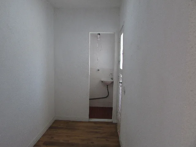 Квартира з 2 спальнями та 1 ванною, без паркування — photo 12