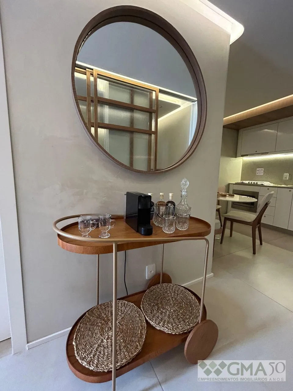 Furnished 2-bedroom apartment with open-plan kitchen — photo 14
