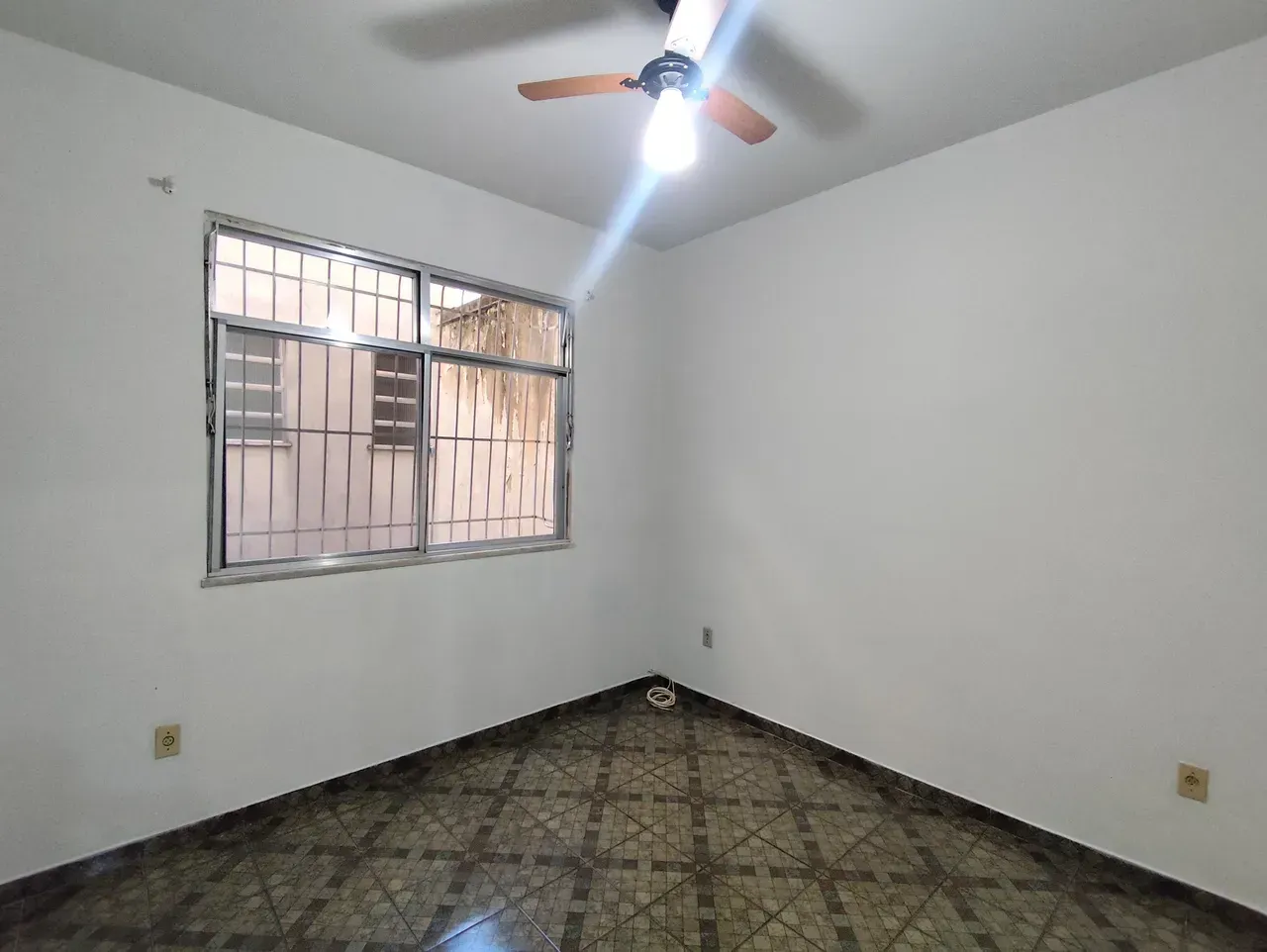 Unfurnished apartment with 2 bedrooms and a washing machine — photo 8