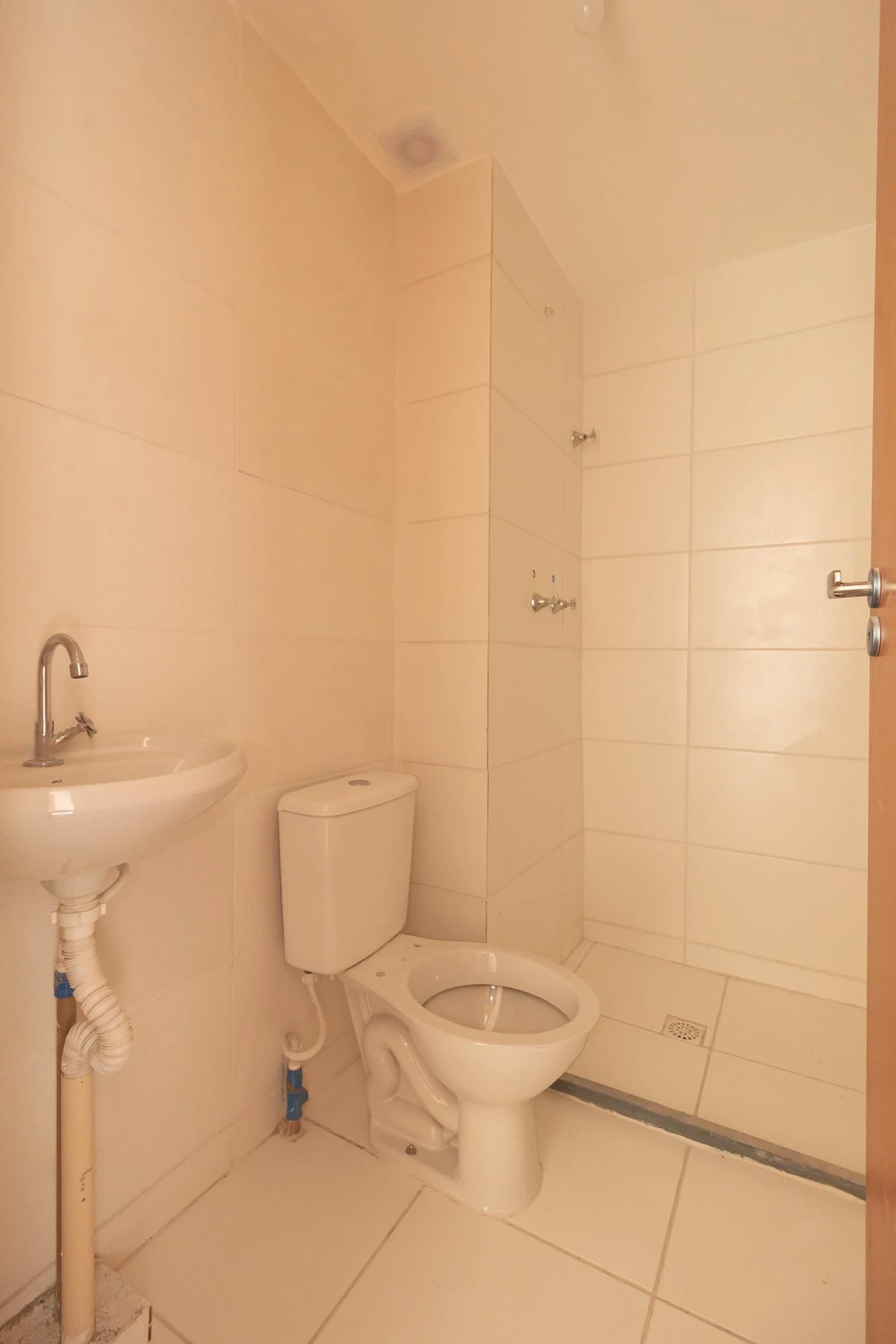 2-bedroom apartment with balcony and shared pool — photo 11
