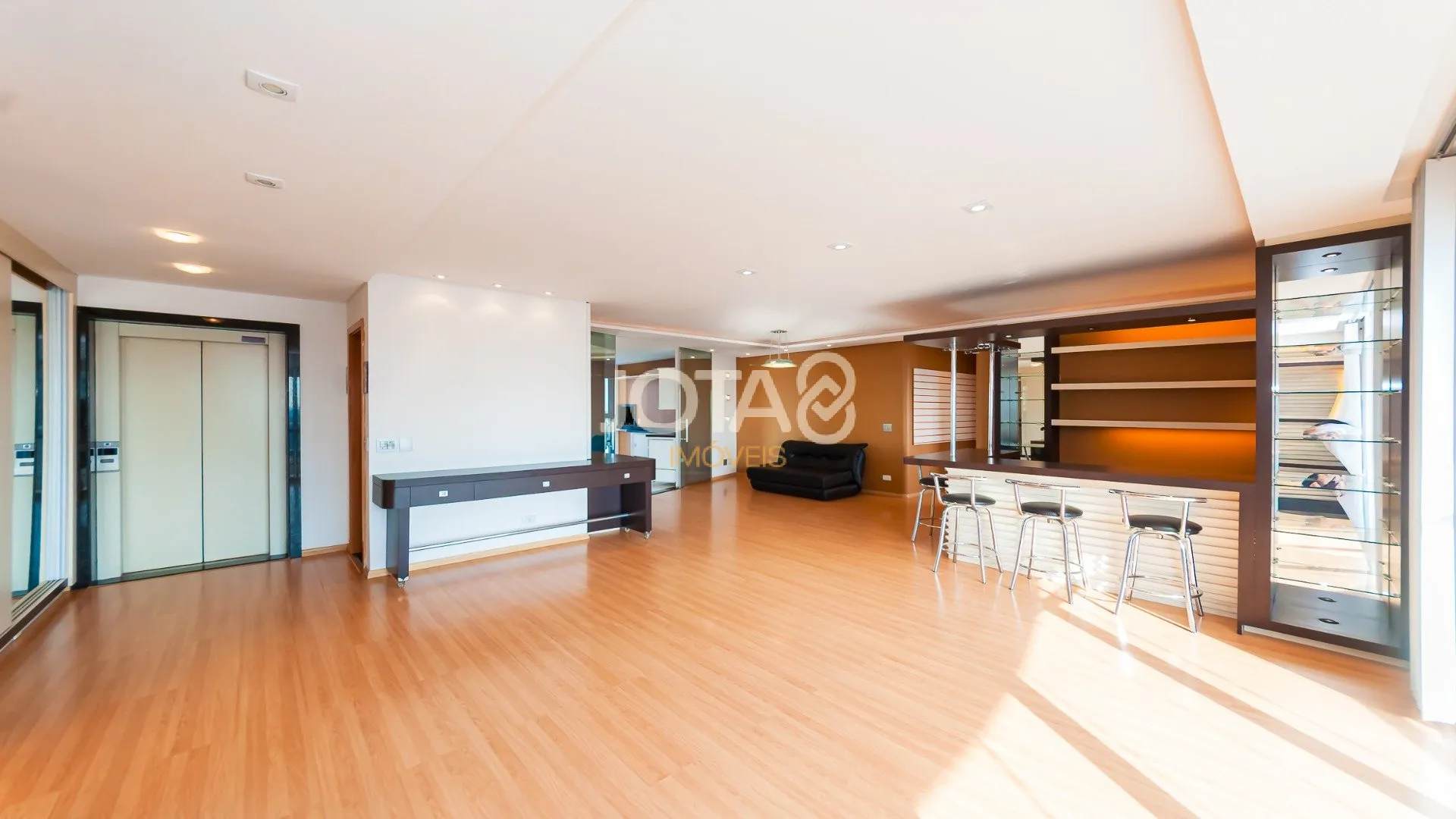 3 en-suite bedroom apartment with balcony and 267 m² — photo 3