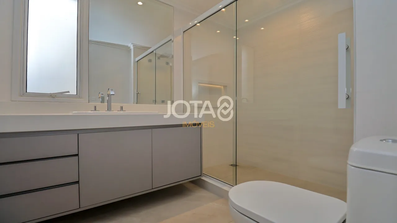 Apartment with 3 en-suite bedrooms 266 m² and parking — photo 17
