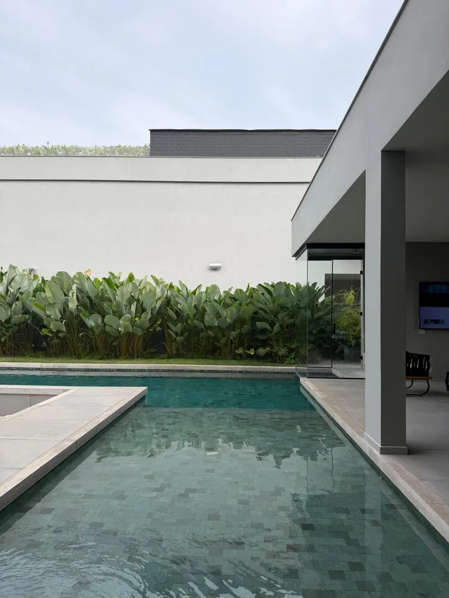 Furnished house with 5 bedrooms and open-plan kitchen — photo 25