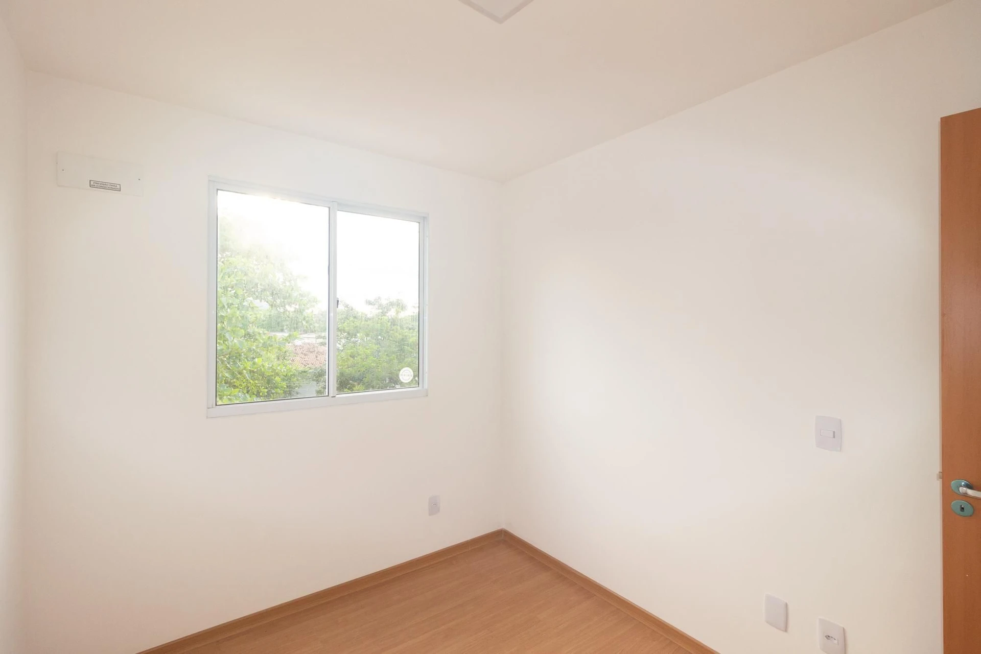 Unfurnished apartment with 2 bedrooms and laundry area — photo 17