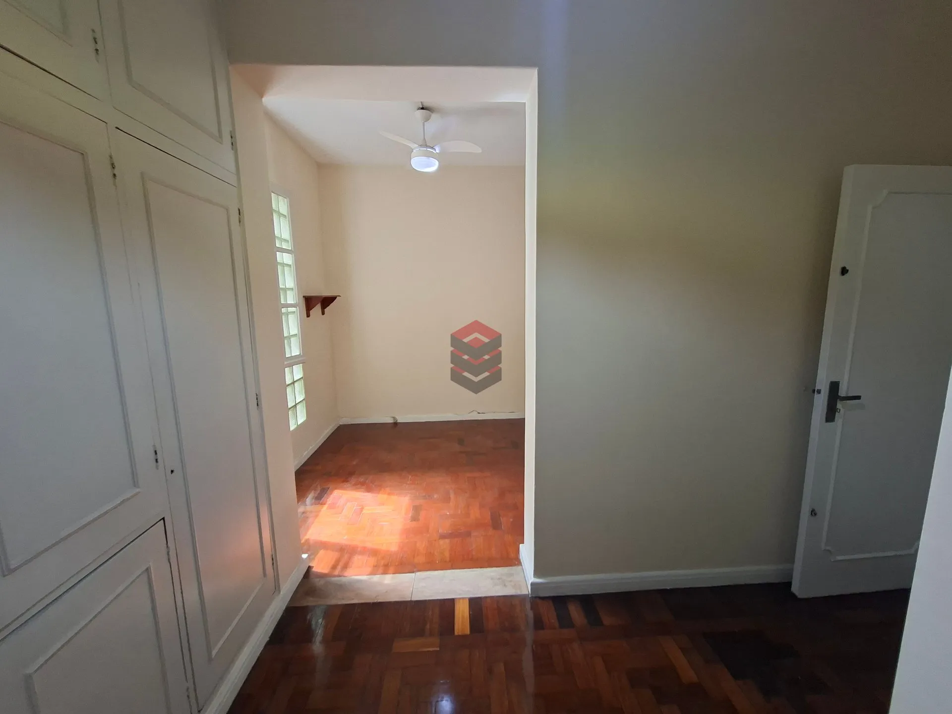 Apartment, 159 m², with wood or laminate floors — photo 24