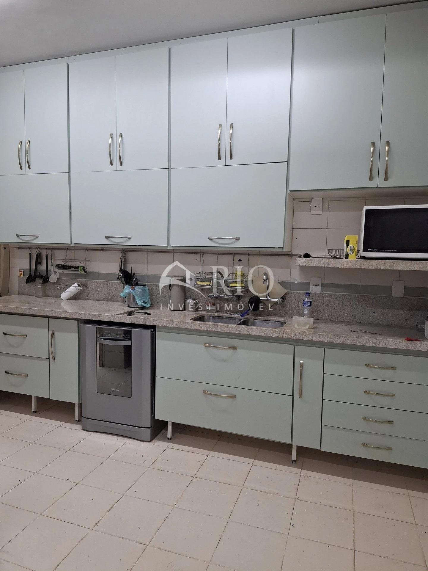 Furnished house with 4 bedrooms and 945 m², 4 parking