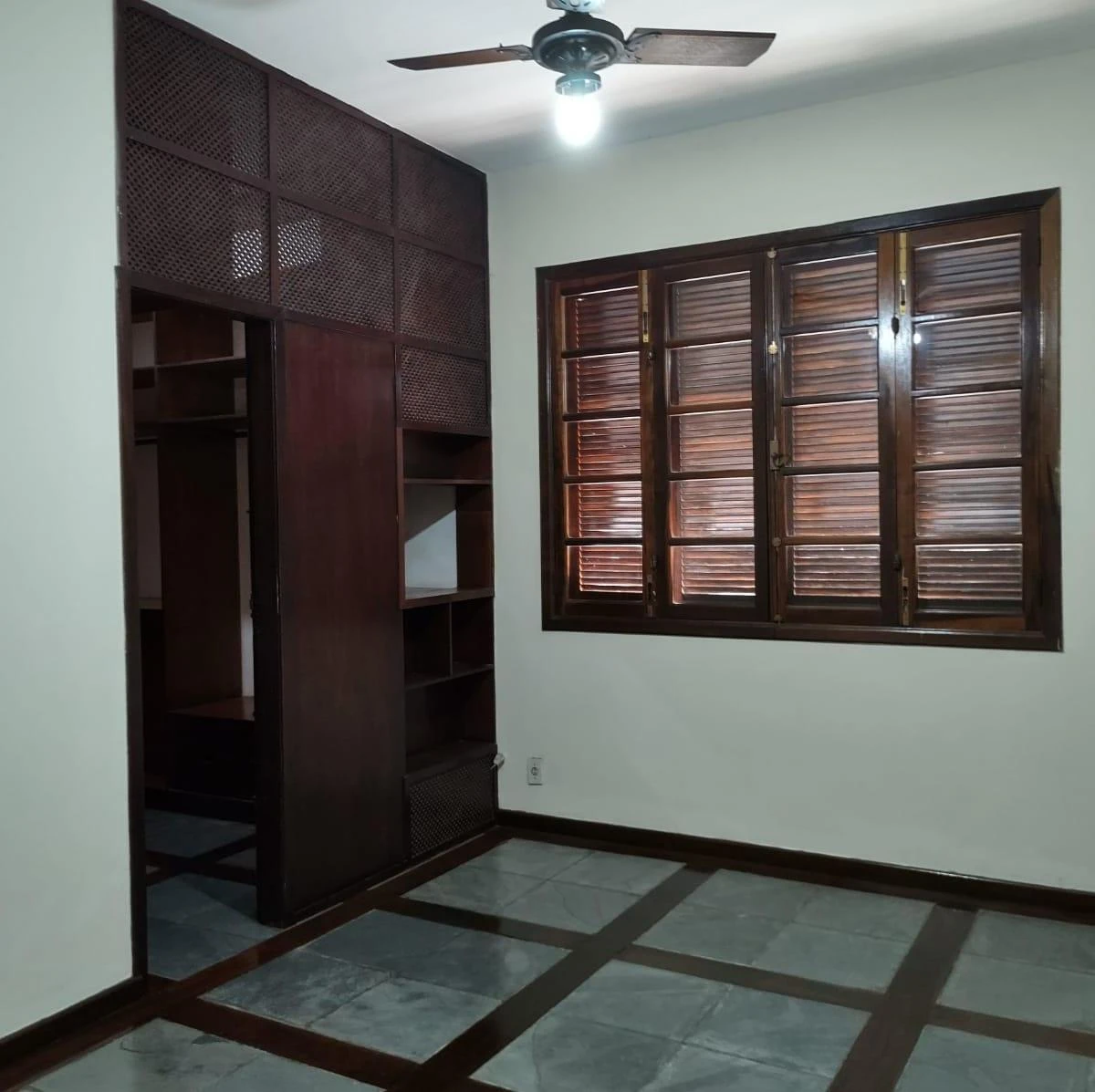 Casa térrea sem mobília com 4 quartos e 6 banheiros — photo 3