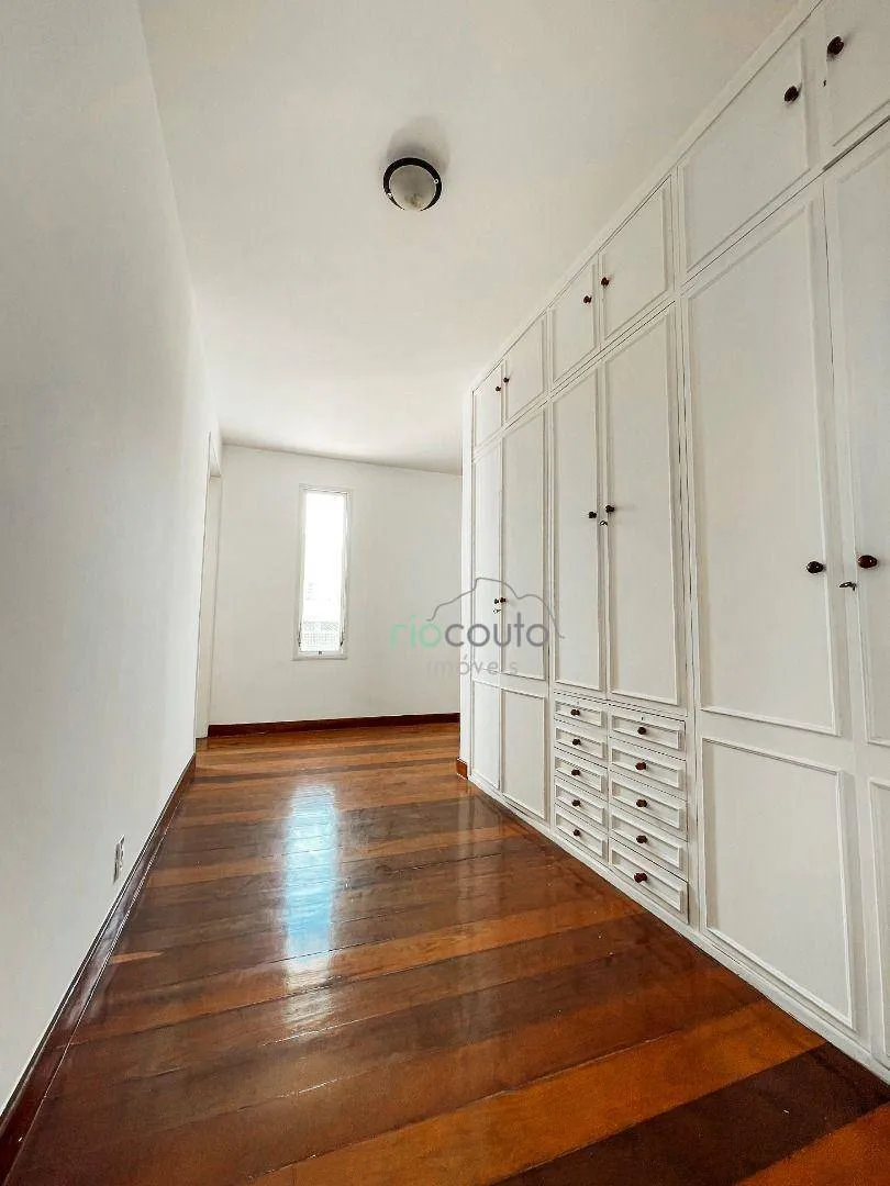 Unfurnished apartment with 4 bedrooms and 377 m² — photo 18