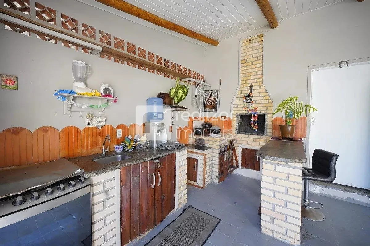 Furnished 5-bedroom house with equipped kitchen — photo 16