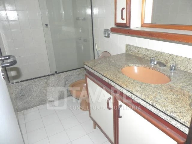 3-bedroom apartment with a home office — photo 2