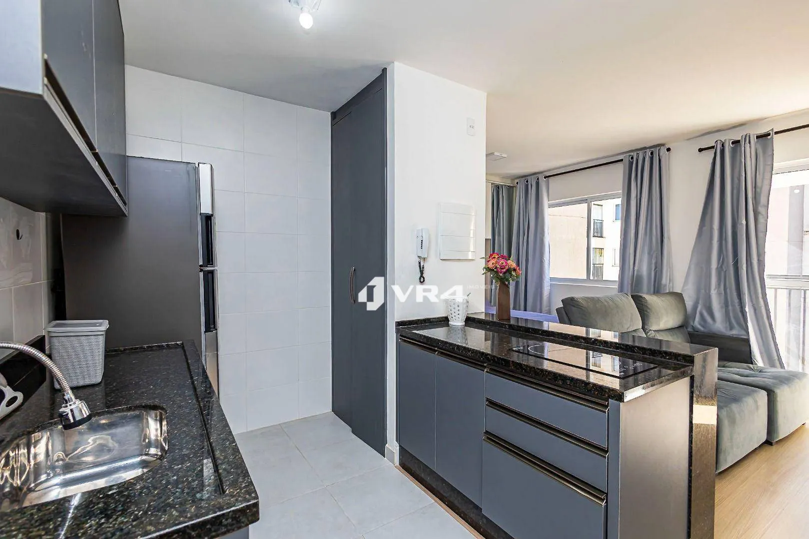 40 m² furnished studio with 1 parking spot and en-suite