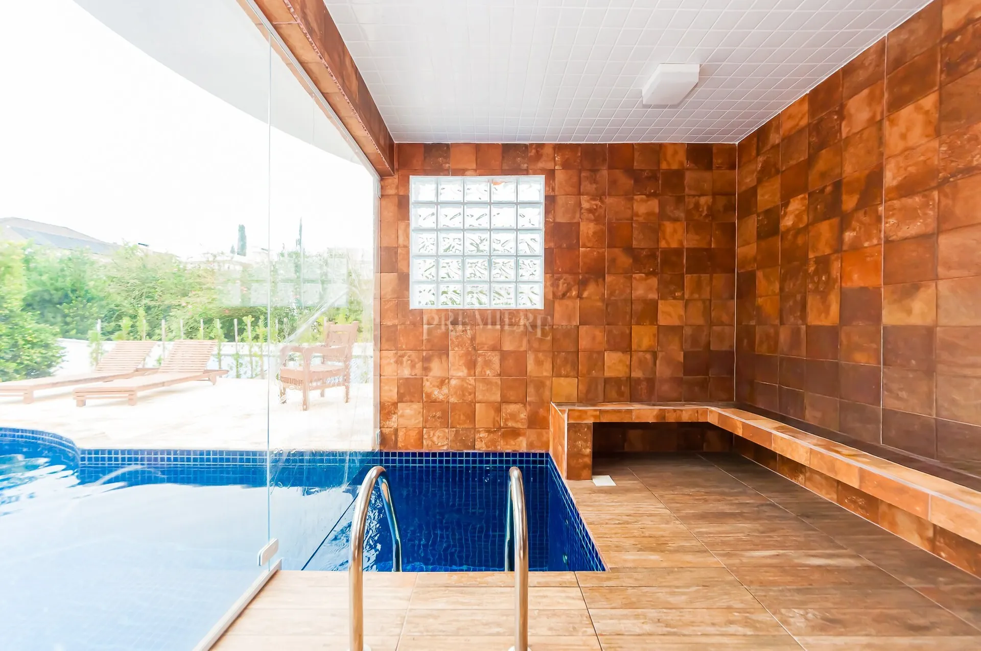 House with 3 en-suite bedrooms and 450 m² — photo 47