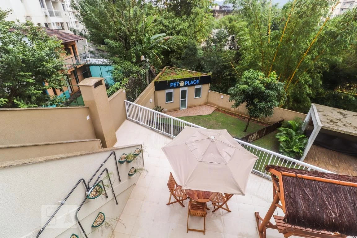 Furnished 1-bedroom apartment with a glassed balcony — photo 26