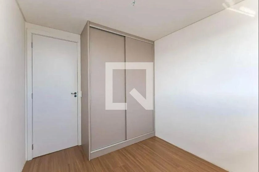 2-bedroom apartment with wood or laminate floors — photo 3