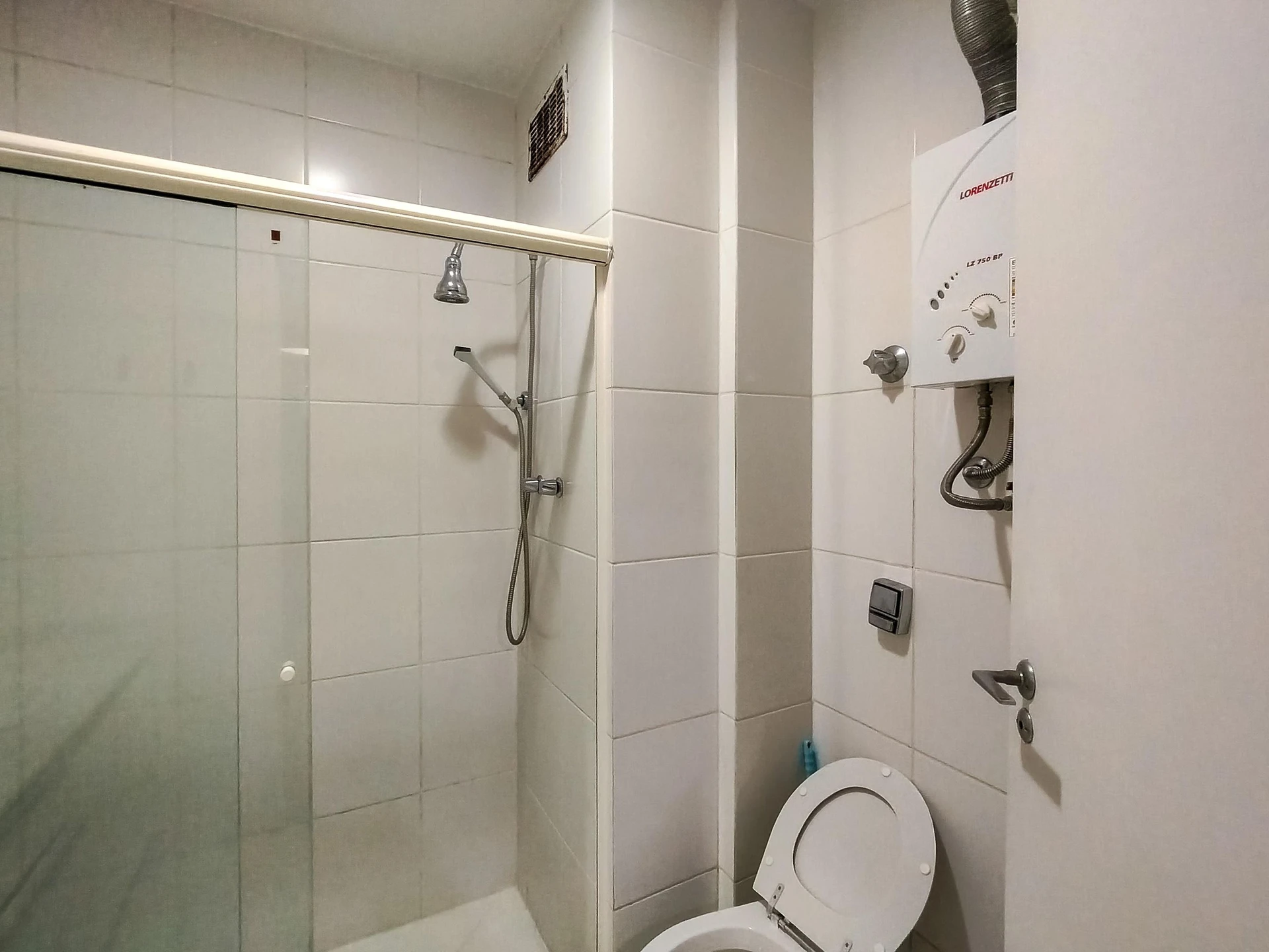 Furnished 4-bedroom apartment with 3 bathrooms — photo 31