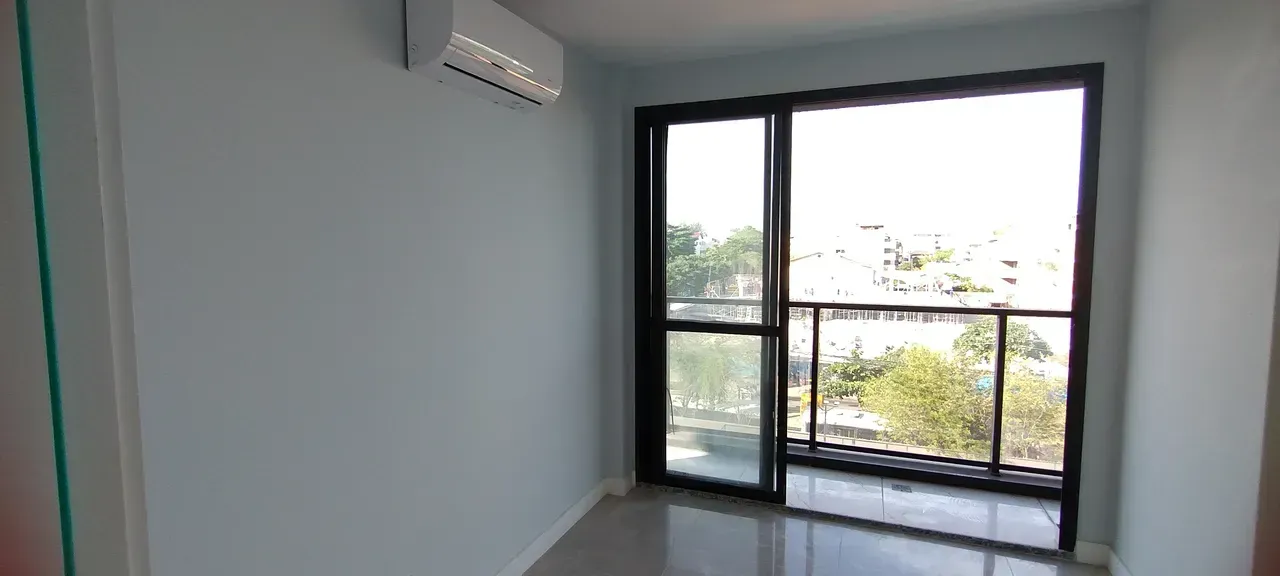 Unfurnished 2-bedroom apartment with open-plan kitchen — photo 3