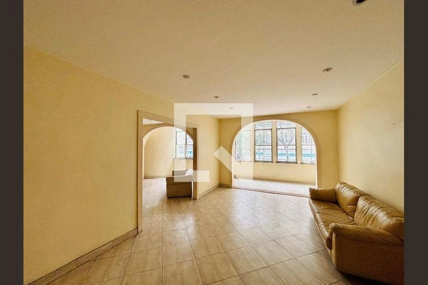 230 m² apartment with a bathtub and a home office
