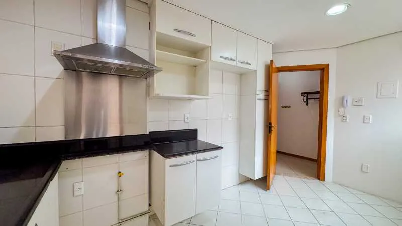 Furnished apartment, 300 m², with a glass-enclosed balcony — photo 29