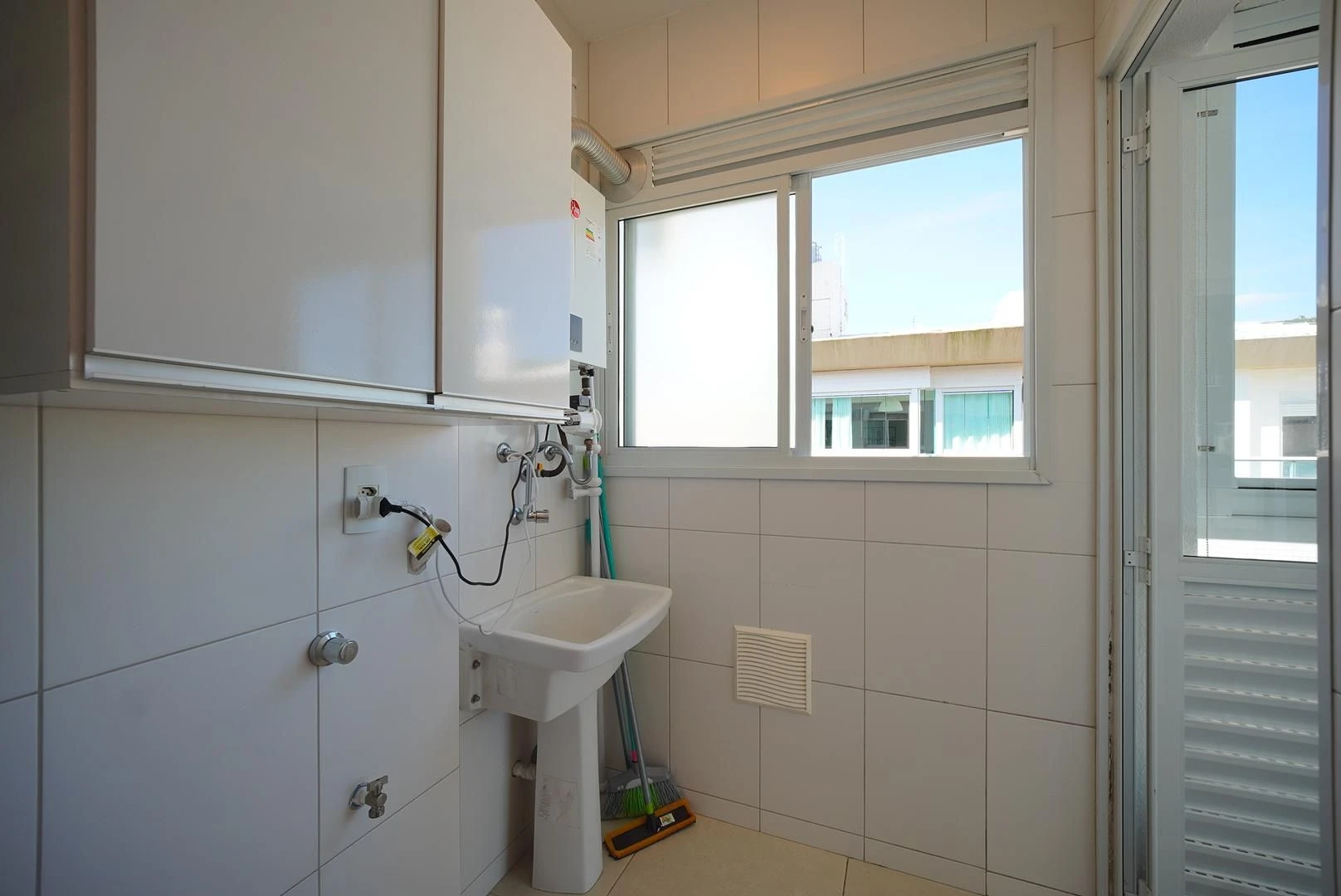 2-bedroom apartment with a private pool — photo 25
