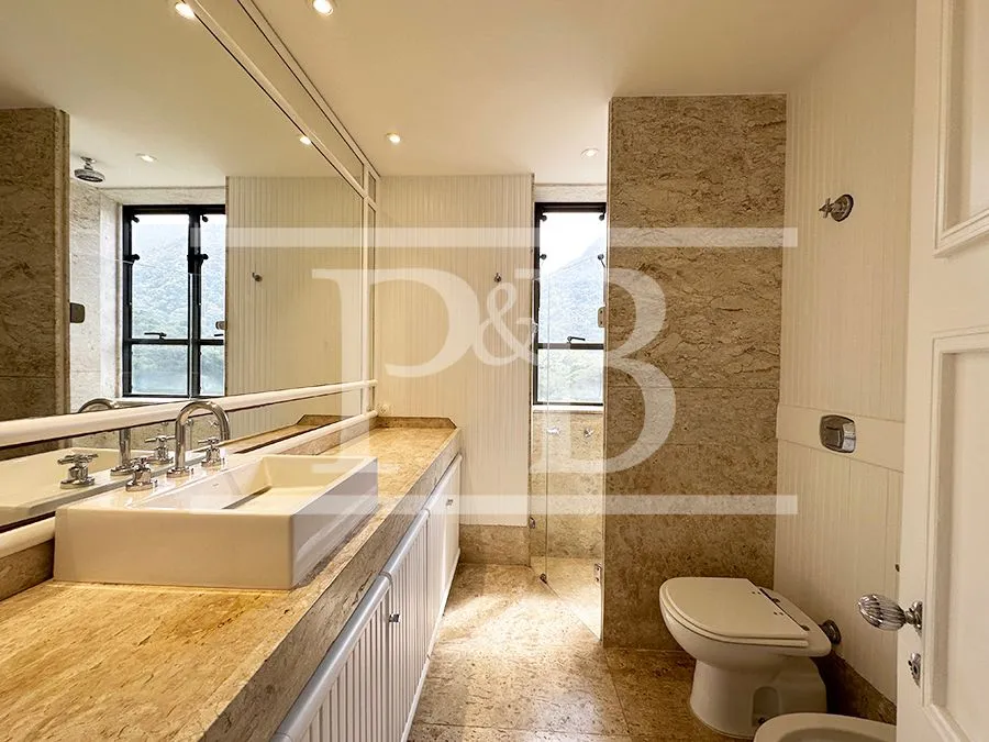 Квартира з 4 спальнями та балконом 410 м² — photo 25