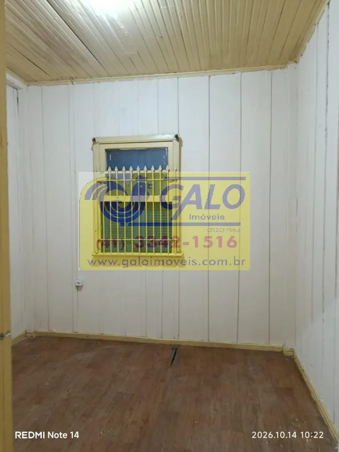 2-bedroom house with wood or laminate floors in Curitiba — photo 12