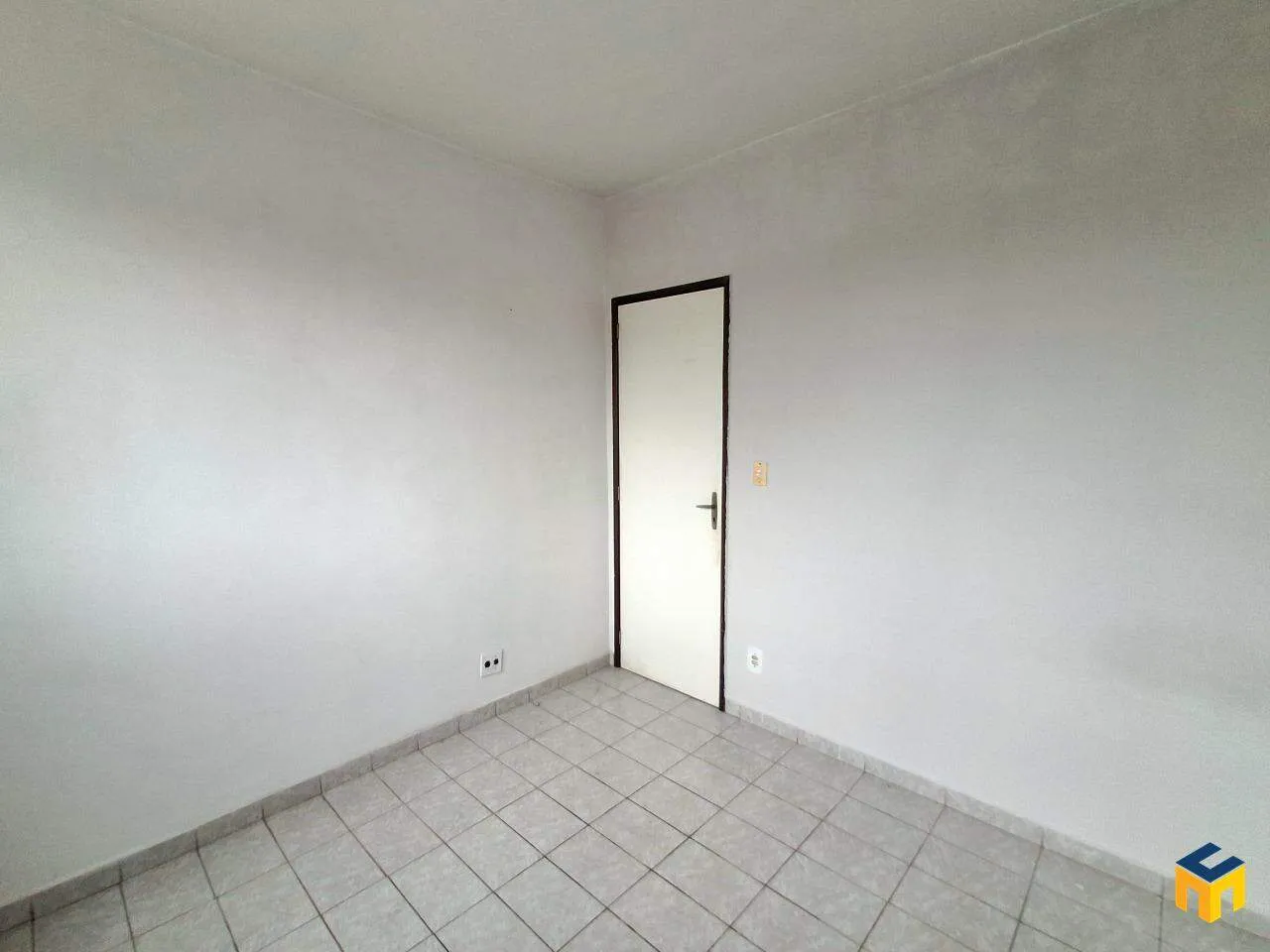 Apartment with 2 bedrooms, balcony and 1 parking spot — photo 6