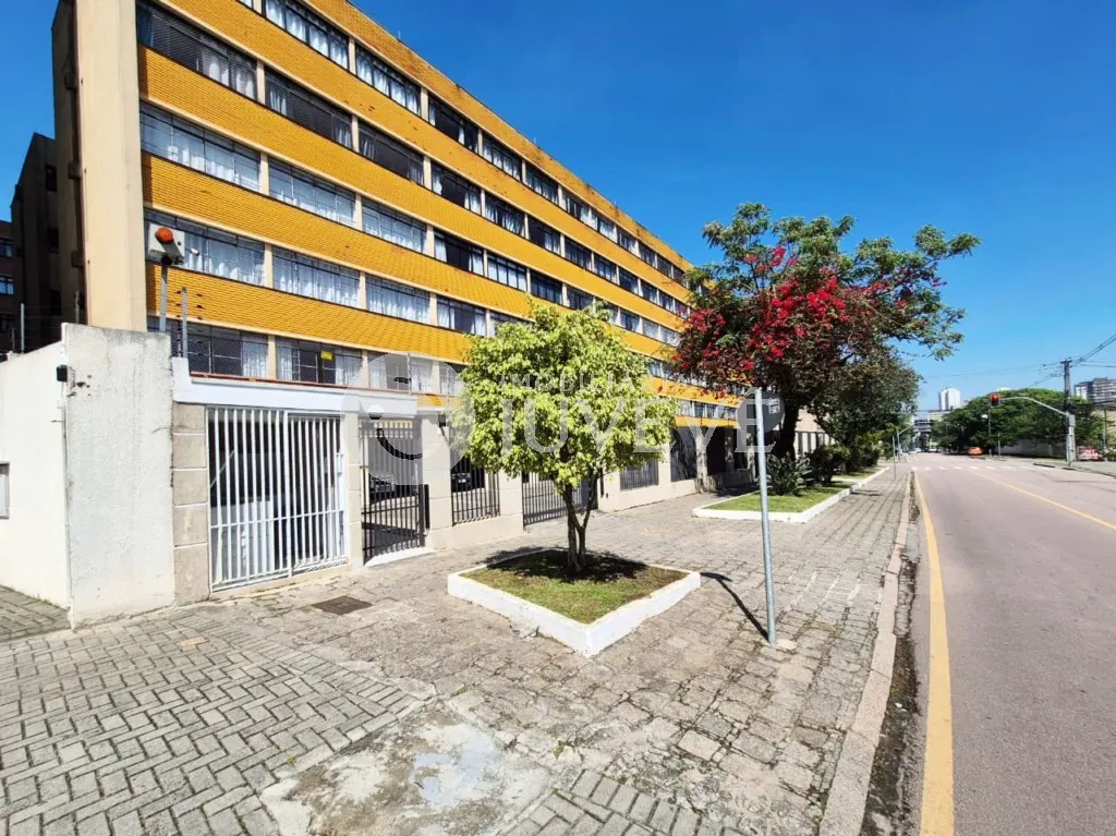 3-bedroom apartment in a building with a pool — photo 32