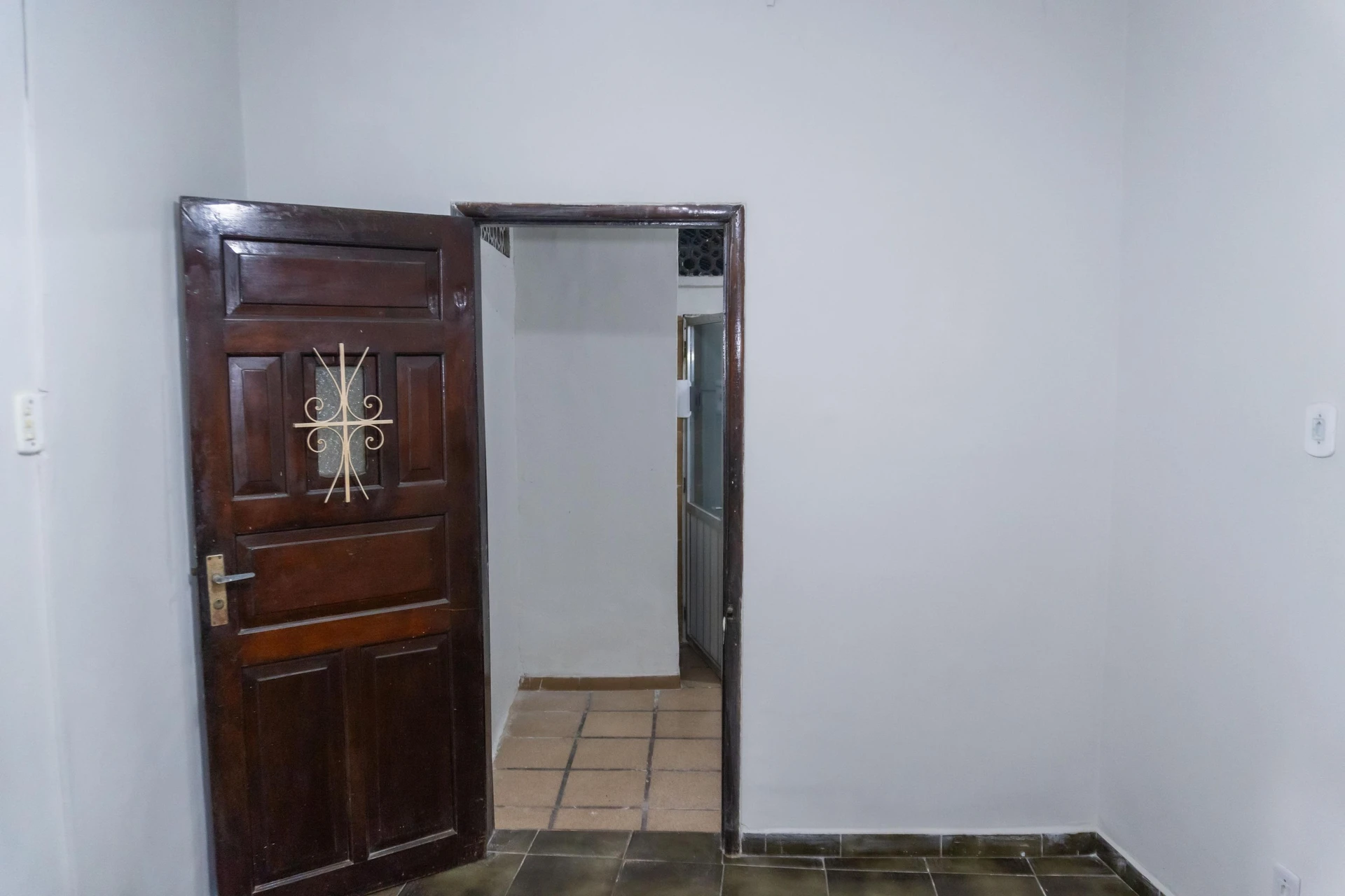 House with 1 bedroom and a separate kitchen — photo 21